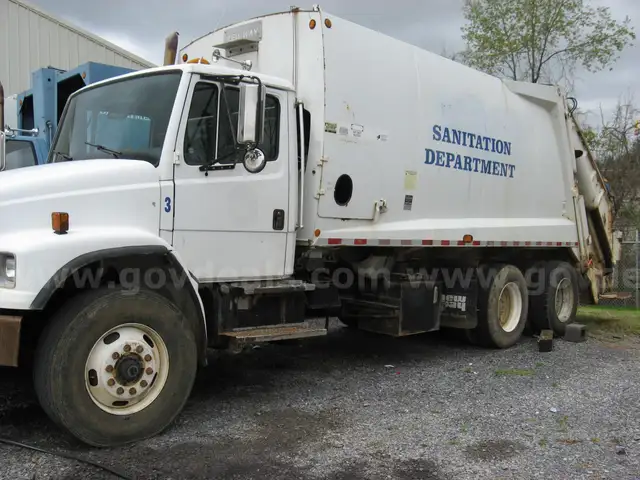 2003 Freightliner FL80 Garbage Truck ***RESERVE LOWERED***