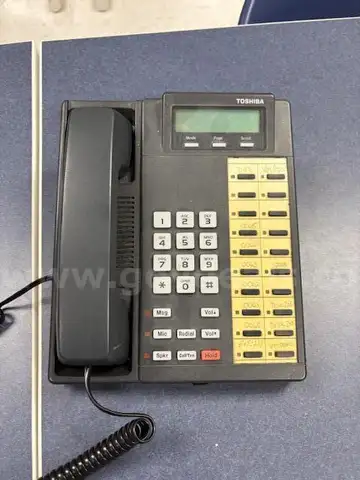 TOSHIBA (MODEL: STRATA # CHSUB67A+PS) DIGITAL PHONE SYSTEM WITH OPERATION CARDS AND CORDS