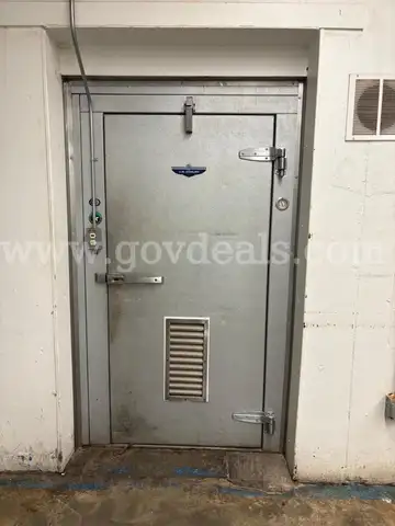 (2) Large US Cooler Walk-in Units, One Cooler, One Cooler/Freezer