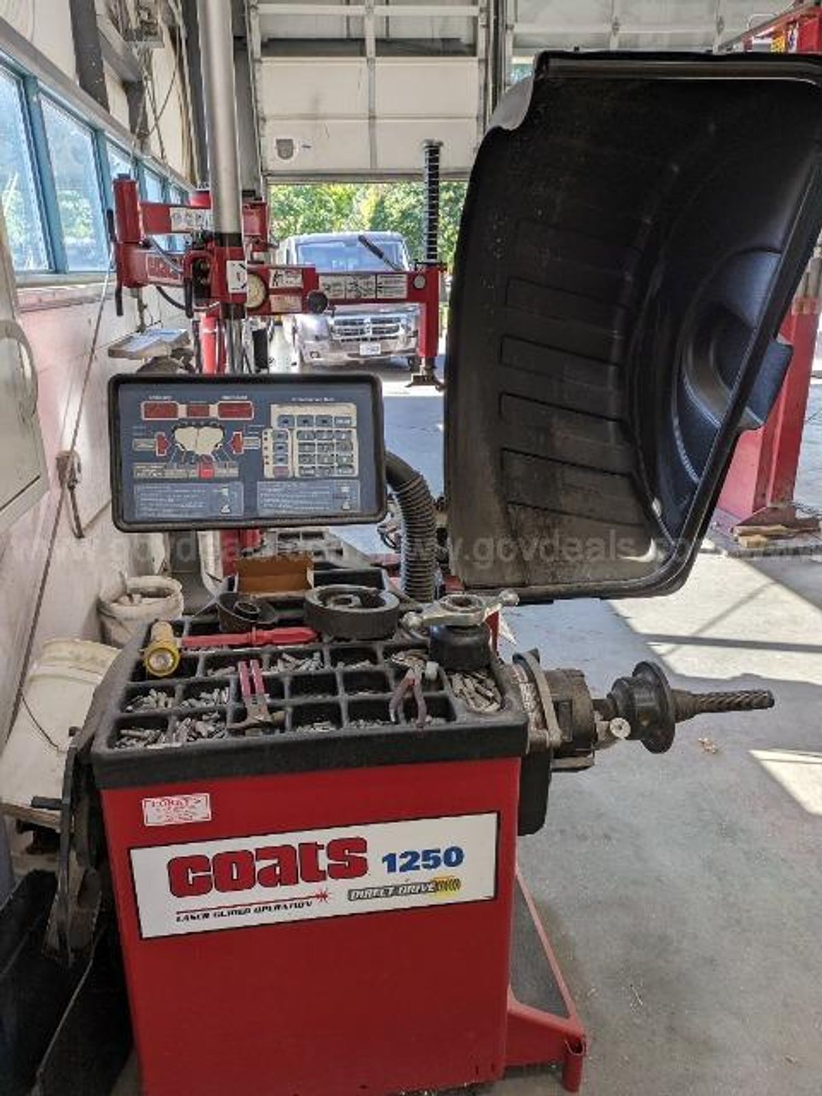 coats-1250-tire-changer-and-balancer-needs-repair-1-govdeals