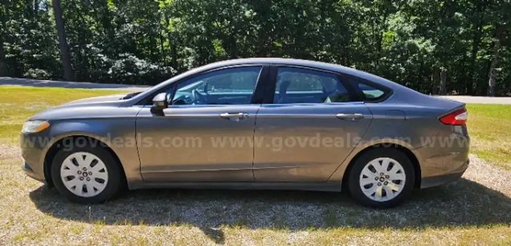 2013 Ford Fusion, 103583 Miles.