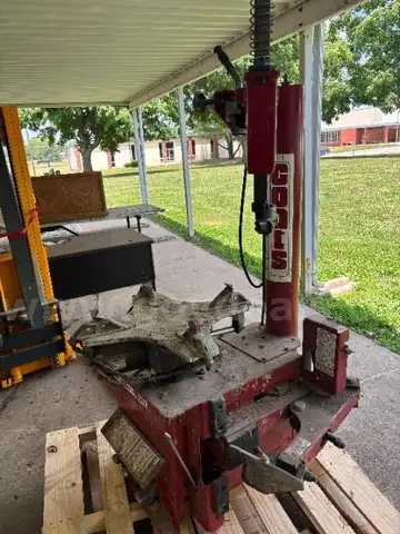 Coats 5030 Tire Changer.