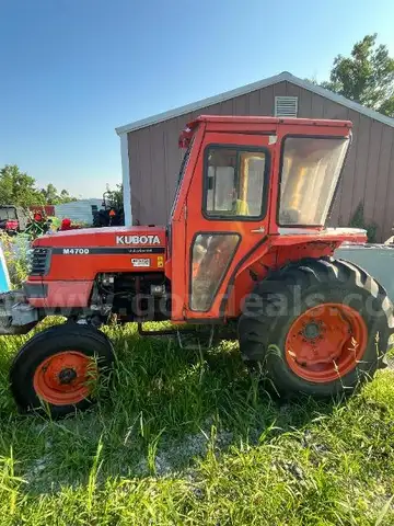 Kubota M4700 Tractor with Cab.