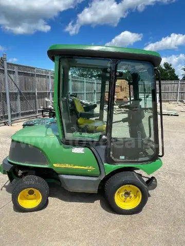 2004 John Deere 1445 Diesel Riding Mower.
