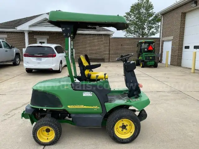 2003 John Deere 1445 Diesel Riding Mower.