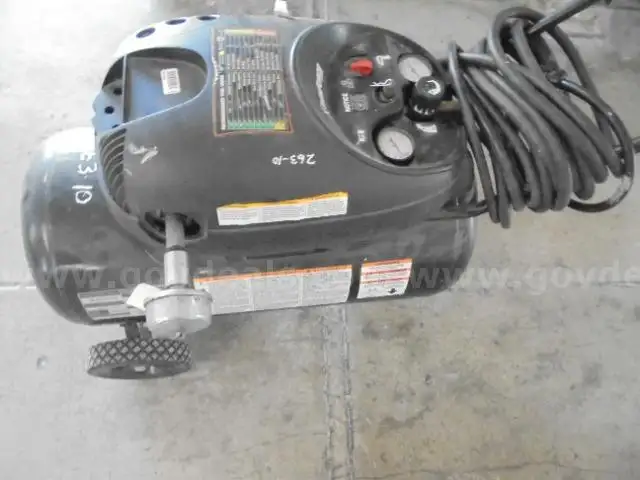 Lot of (1) Campbell Hausfeld Air Compressor