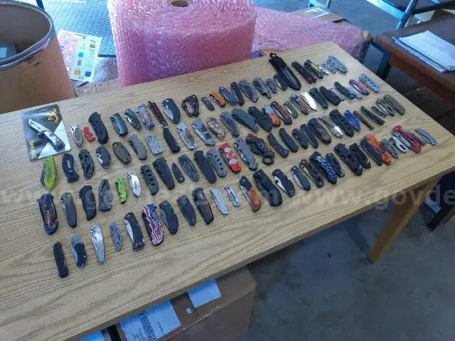 Lot of approximately 105 Single Blade Knives.