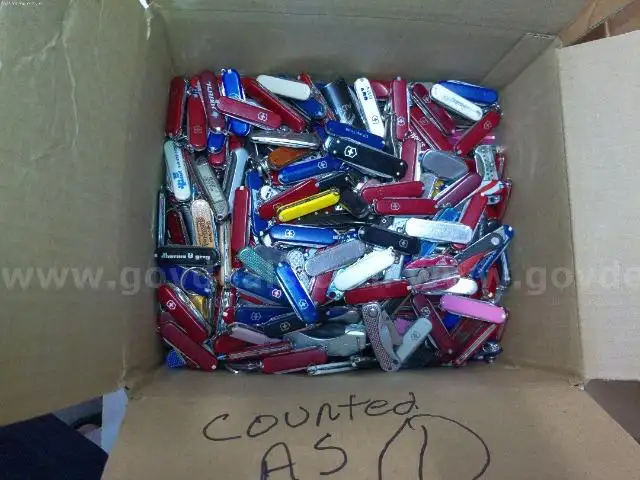 Lot of Small Swiss Army Knives.