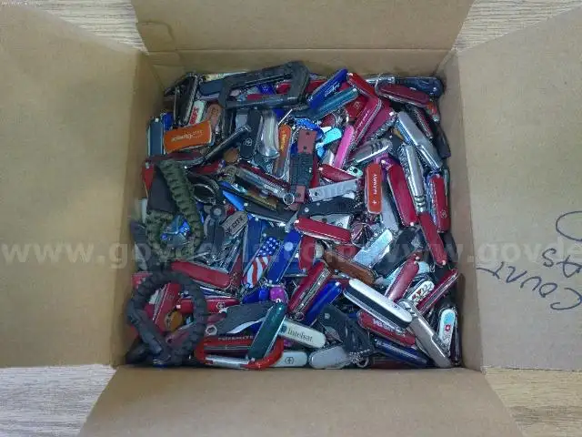 Lot of Small Swiss Army Knives.