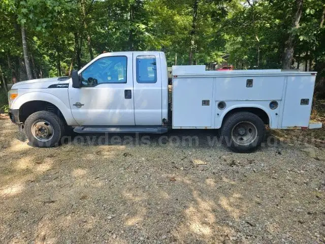 2011 Ford F350 4WD Utility Bed Truck, 292083 Miles.