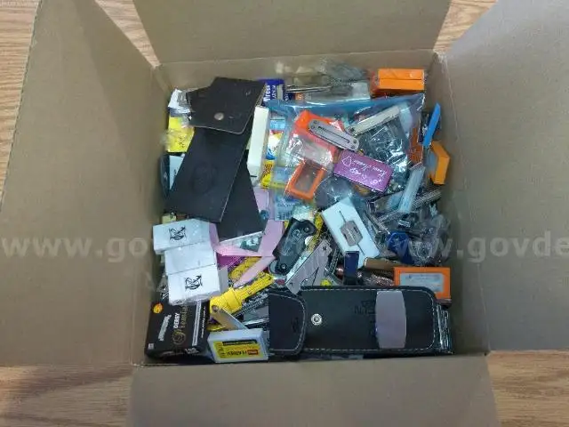 Lot of a 36lb Box of Razors/Razorblades.