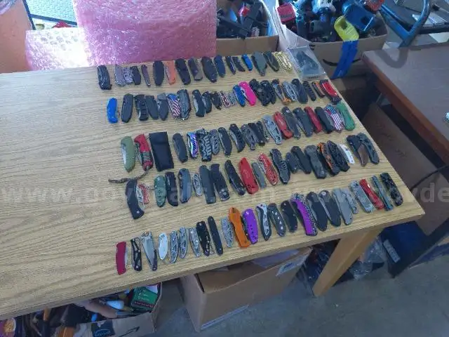 Lot of approx. 105 Single Blade Knives.
