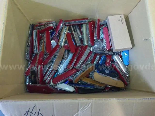 Lot of approx. 47lbs of Swiss Army Knives.