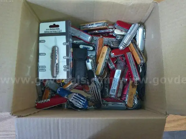 Lot of approx. 36lbs of Swiss Army Knives.