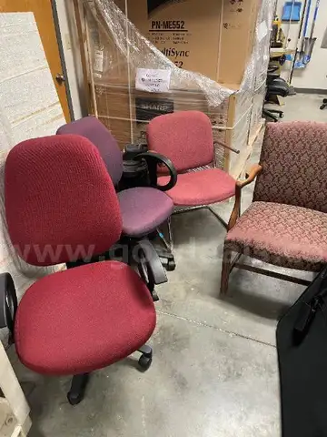 Lot of (2) Rolling Chairs and (2) Stationary Charis with Arms.