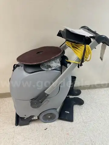Lot of (1) Advance es-400 xlp Carpet Cleaner.