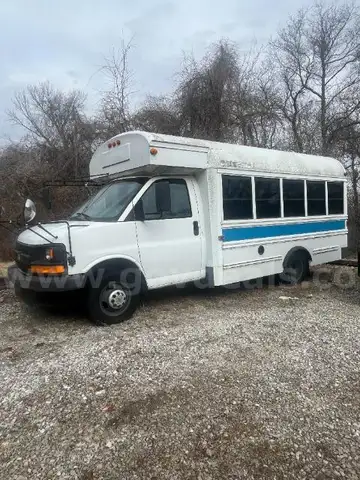2004 Chevrolet Express Bus, 73928 Miles.