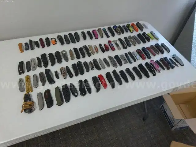 Lot of 100 Single Blade Knives.