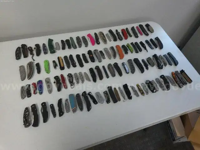 Lot of 100 Single Blade Knives.