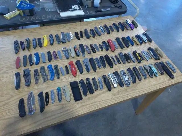 Lot of 100 Single Blade Knives.