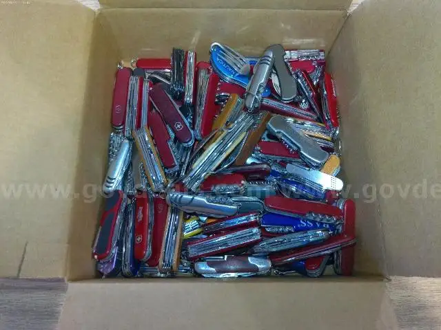 Lot of 20lbs of Swiss Army Knives.