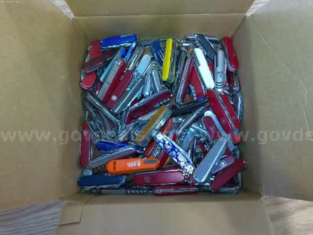 Lot of 25lbs of Swiss Army Knives.