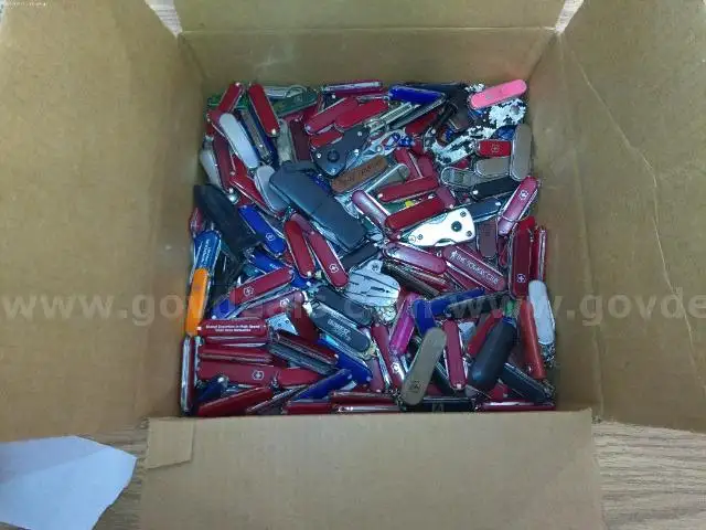 Lot of 17lbs of Small Swiss Army Knives.