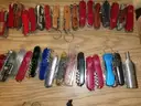 Lot of 200 Swiss Army Knives.