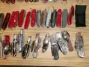 Lot of 200 Swiss Army Knives.