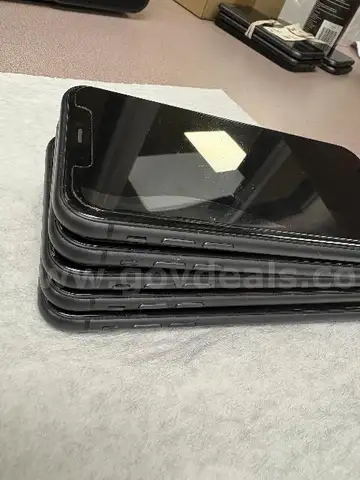 Lot of (5) Wiped iPhone 11 Pros 128GB.