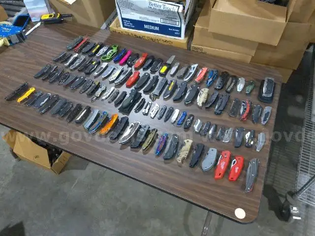 Lot of (100) Single Blade Knives.