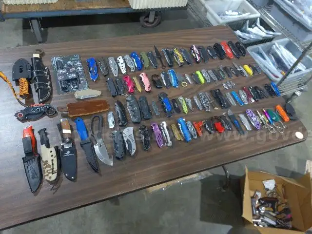 Lot of (100) Single Blade Knives.