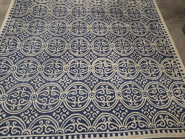 Lot of (1) 9' X 12' Safavieh Cambridge Navy Blue/Ivory Rug.