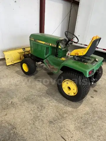 Lot of (1) John Deere 420 Gas Powered Lawn Tractor.