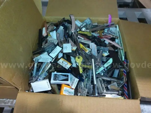 Lot of approx. (33 lbs) of Razors and Razor Blades.
