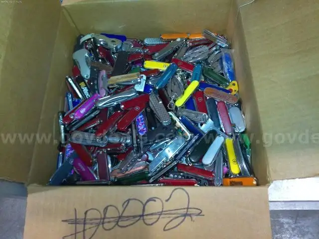 Lot of approx. (21 lbs) of Small Swiss Army Knives