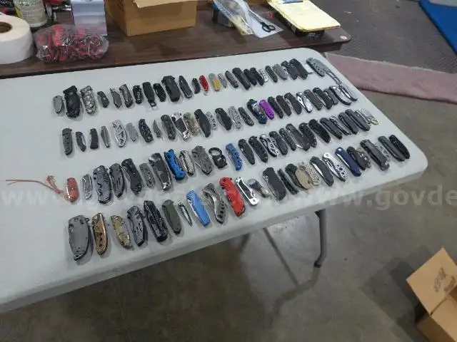 Lot of approx. (105) Single Blade Knives.