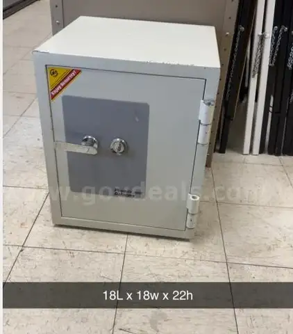 Lot of (1) Safe-Vault w/Key.