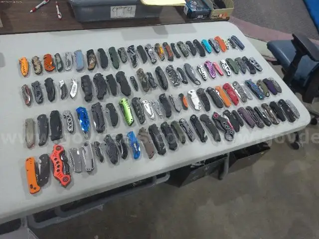 Lot of (100) Single Blade Knives.