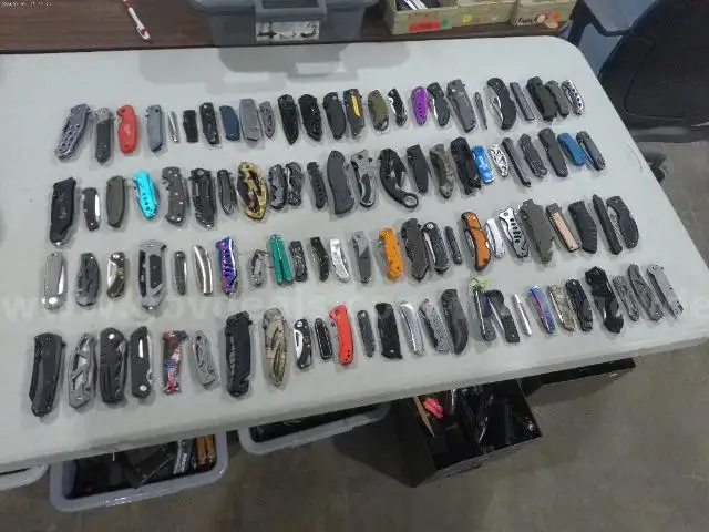 Lot of (100) Single Blade Knives.
