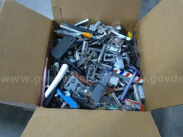 Lot of (30 lbs) of Razors/Razor Blades/Credit Card Knives.