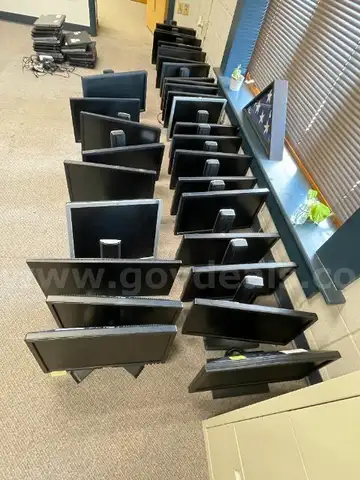 Lot of (33) Dell and HP Brand Monitors.