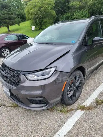 2023 Chrysler Pacifica, 52019 Miles.
