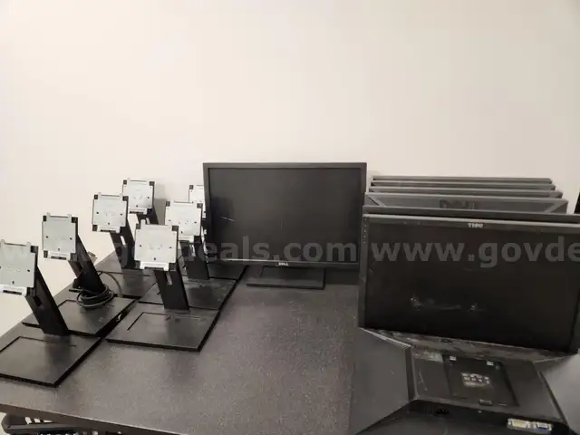 8 Monitors