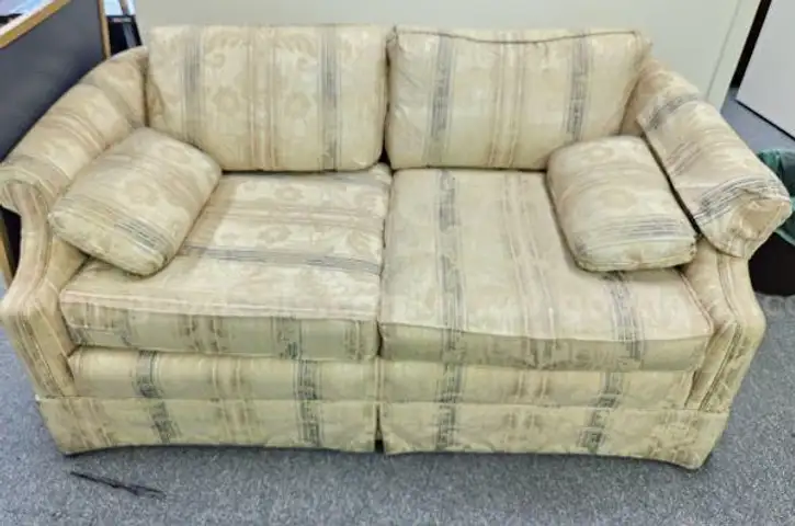 One Couch and Two Tables(3)