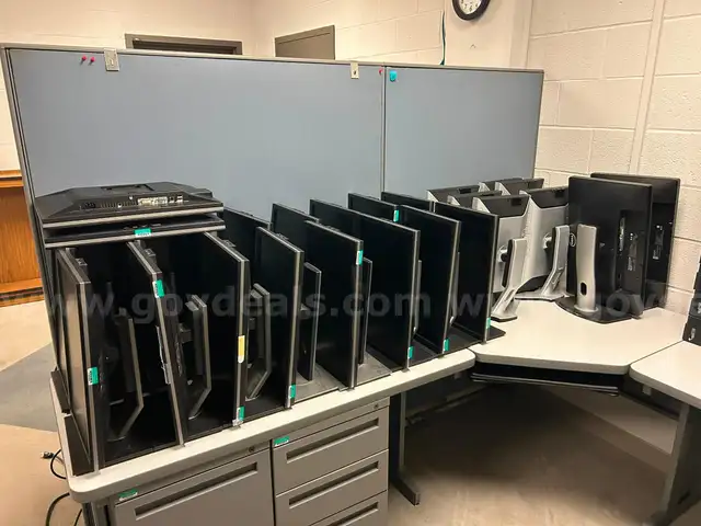 Lot of 26 Dell Flat Screen Computer Monitors