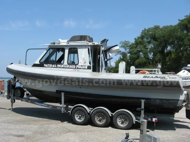 25&#x27; SEA ARK BOAT