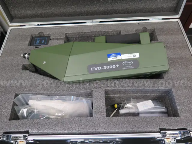 (2) TWO - (LIKE NEW) VAPOR EXPLOSIVE DETECTOR HANDHELD UNIT - SCINTREX TRACE EVD-3000+