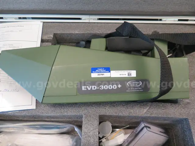 (1) ONE + ACCESSORY - (LIKE NEW) VAPOR EXPLOSIVE DETECTOR HANDHELD UNIT - SCINTREX TRACE EVD-3000+