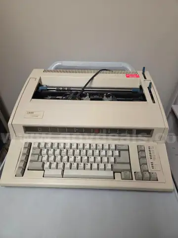 IBM Wheelwriter 1000 Typewriter (3)